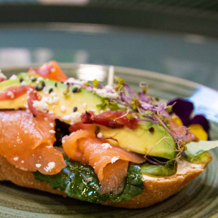 tostada de carta elaborada con productos frescos de calidad